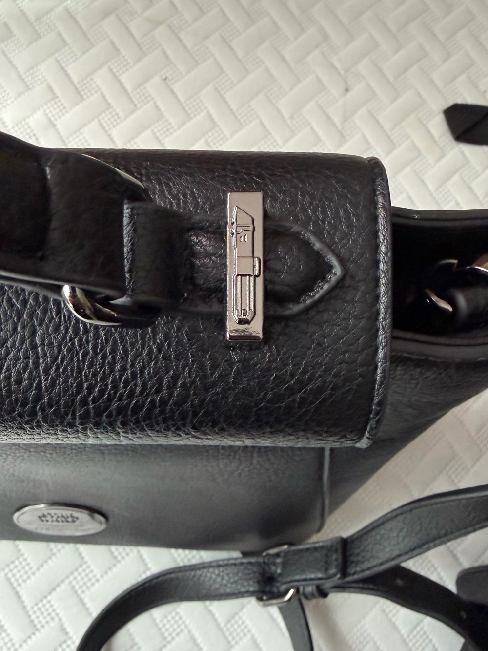 Darth Vader Lightsaber Purse - Picture 4 of 6